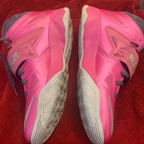 LeBron James Pink Nikes - Kay Yow!! - Picture 3 of 6